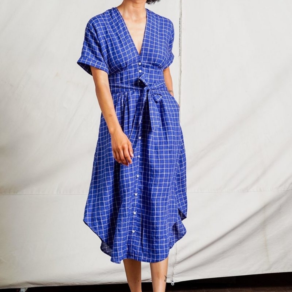 Trovata Meadow Dress in the Navy Windowpane print and 100% linen Size 4 S M
